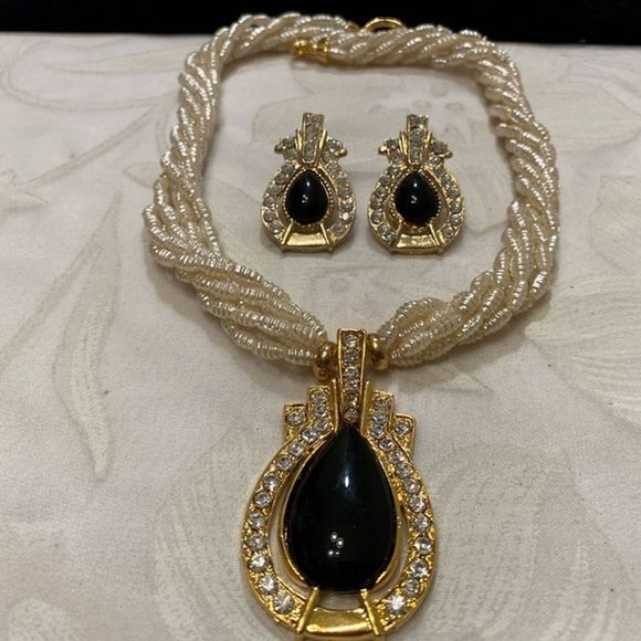 Vintage Multi Strand Pearl Choker Necklace And Earrings - Picture 11 of 12